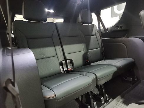 Used 2025 GMC Yukon XL AT4 image 10