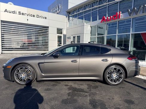 Used 2015 Porsche Panamera 4 image 3