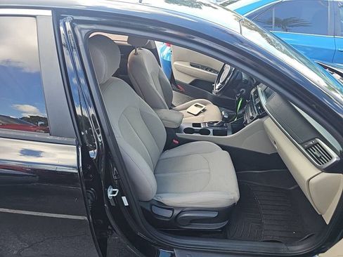 Used 2018 Kia Optima LX FWD image 3