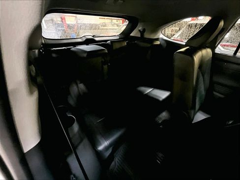 Used 2023 Toyota Highlander XLE image 17