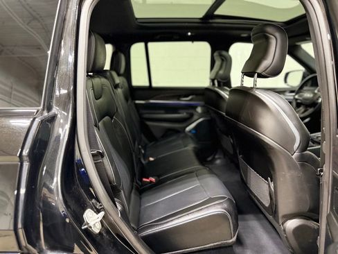 Used 2023 Jeep Grand Cherokee Overland w/ Advanced Protech Group III image 38