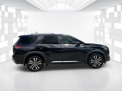 Used 2025 Nissan Pathfinder Platinum w/ Cargo Package FWD image 8