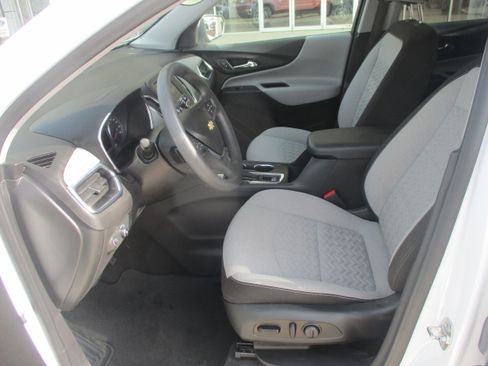 Used 2023 Chevrolet Equinox LT FWD image 4