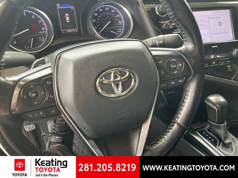 Used 2020 Toyota Camry SE FWD image 16