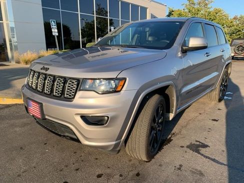 Used 2019 Jeep Grand Cherokee Altitude image 7