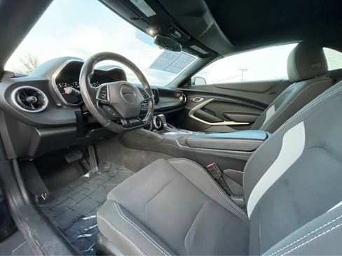 Used 2017 Chevrolet Camaro SS image 2