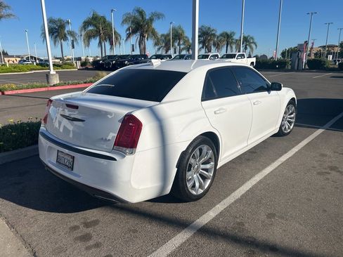 Used 2019 Chrysler 300 Touring L w/ Quick Order Package 22F image 5