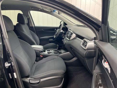 Used 2017 Kia Sorento LX image 21
