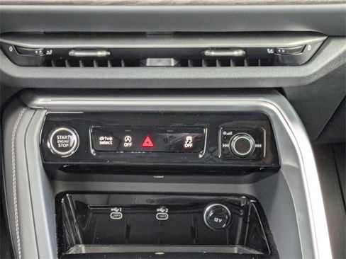 Used 2025 Audi Q5 Premium w/ Convenience Package image 27