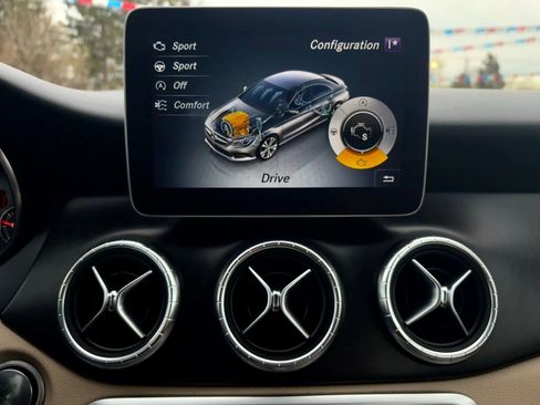 Used 2019 Mercedes-Benz CLA 250 4MATIC image 30