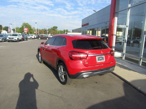 Used 2019 Mercedes-Benz GLA 250 4MATIC image 3