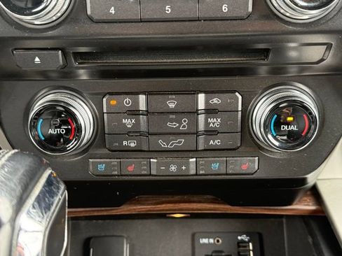 Used 2015 Ford F150 Lariat w/ Equipment Group 502A Luxury AWD/4WD image 27