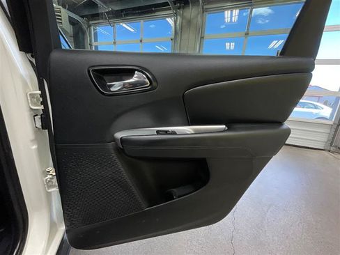 Used 2018 Dodge Journey SE w/ Connectivity Group FWD image 21