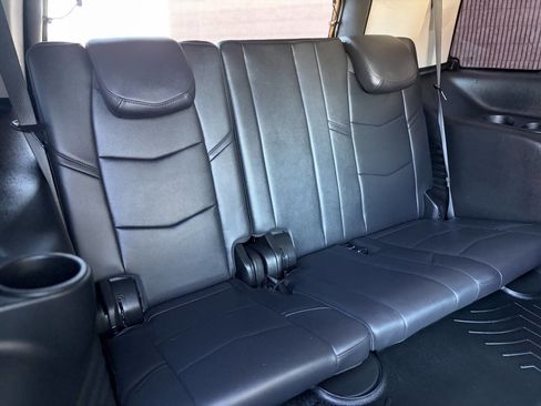 Used 2019 Cadillac Escalade Luxury image 23