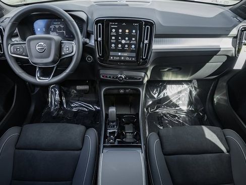 New 2026 Volvo XC40 B5 Ultra w/ Protection Package Premier image 20