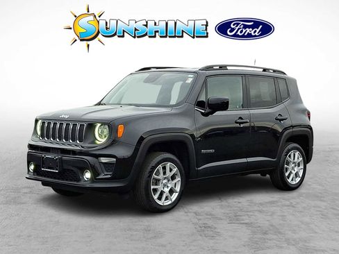 Used 2019 Jeep Renegade Latitude w/ UConnect 8.4 Nav Group image 3