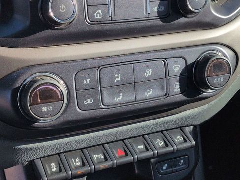 Used 2021 Chevrolet Colorado Z71 w/ Z71 Midnight Edition image 24