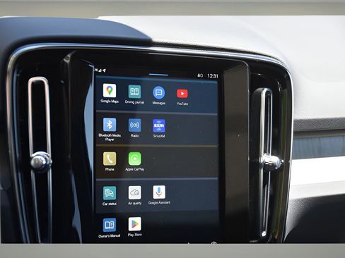 Certified 2025 Volvo XC40 B5 Plus w/ Protection Package Premier image 17