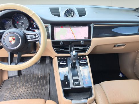 Used 2024 Porsche Macan AWD/4WD image 23
