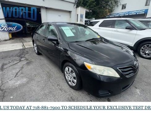 Used 2011 Toyota Camry image 6