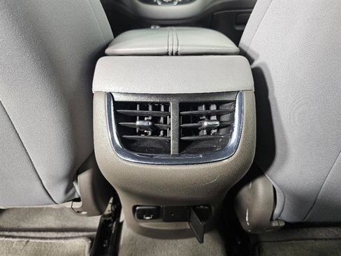 Used 2018 Chevrolet Malibu LT image 39