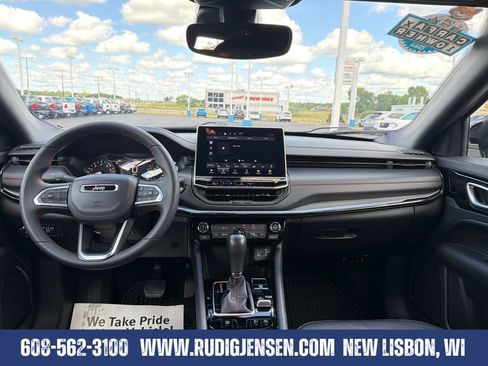 Used 2025 Jeep Compass Trailhawk AWD/4WD image 12