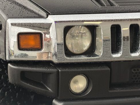 Used 2004 HUMMER H2 w/ Preferred Equipment Group image 10