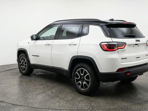 Used 2025 Jeep Compass Trailhawk image 6