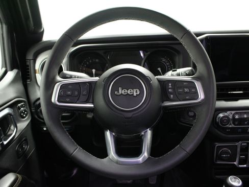 Used 2025 Jeep Wrangler Unlimited Sahara w/ Safety Group AWD/4WD image 21