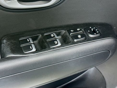 Used 2018 Kia Soul + FWD image 15