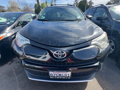 Used 2016 Toyota RAV4 SE image 6