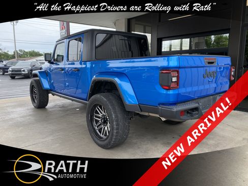 Used 2024 Jeep Gladiator Overland AWD/4WD image 8