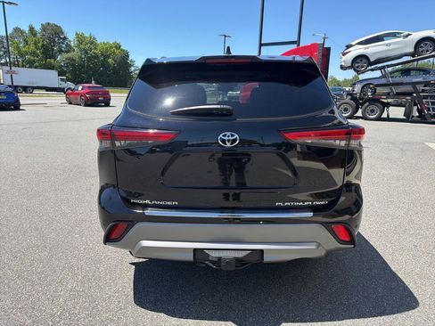 Used 2022 Toyota Highlander Platinum AWD/4WD image 7