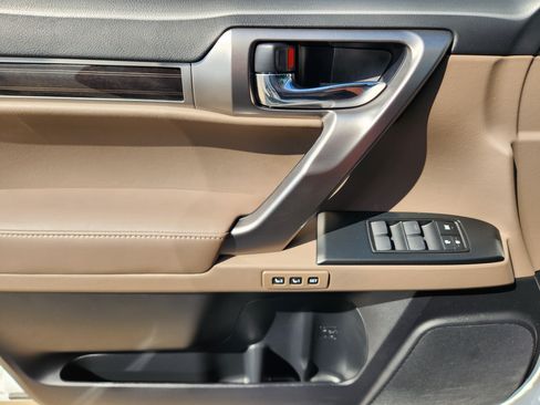 Used 2023 Lexus GX 460 Luxury w/ Accessory Package AWD/4WD image 10