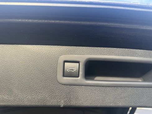 Used 2022 Toyota Highlander XLE image 11