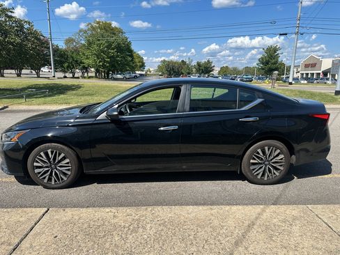 Used 2025 Nissan Altima 2.5 SV FWD image 7