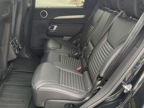 Used 2025 Land Rover Discovery Dynamic SE AWD/4WD image 21