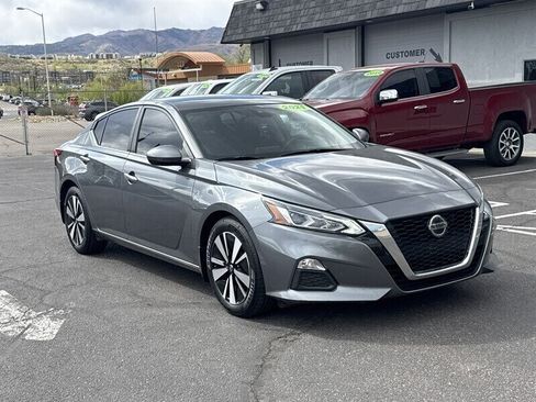 Used 2021 Nissan Altima 2.5 SV FWD image 1