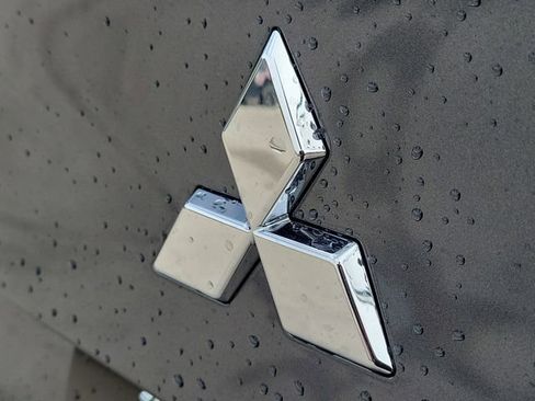 New 2026 Mitsubishi Outlander SE image 8