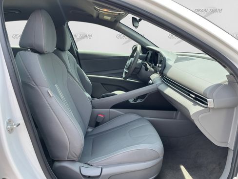 Used 2023 Hyundai Elantra SEL FWD image 17