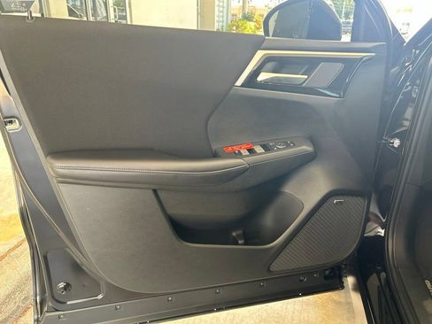 Used 2025 Mitsubishi Outlander ES FWD image 34
