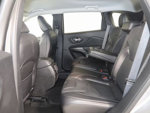 Used 2020 Jeep Cherokee Limited image 45