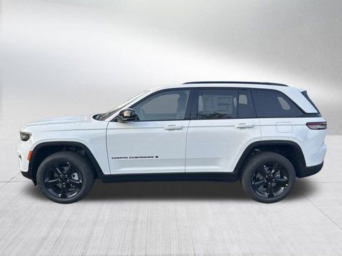 New 2025 Jeep Grand Cherokee Limited w/ Luxury Tech Group II image 8