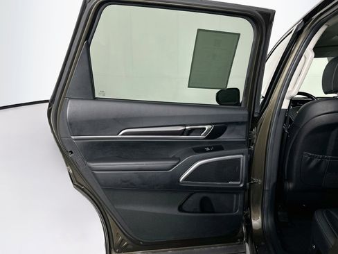 Used 2025 Kia Telluride S FWD image 28