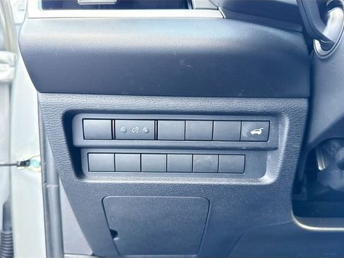 Used 2022 Mitsubishi Outlander SE image 12