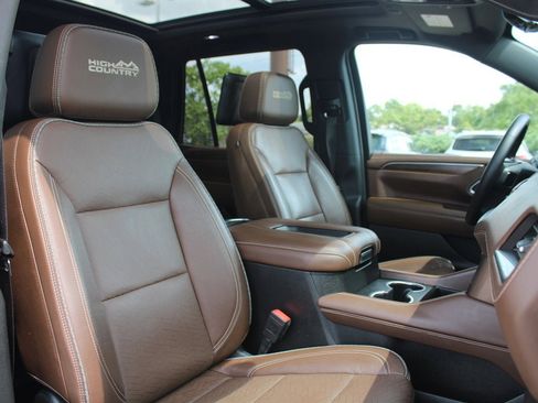 Used 2021 Chevrolet Tahoe High Country w/ Premium Package image 24