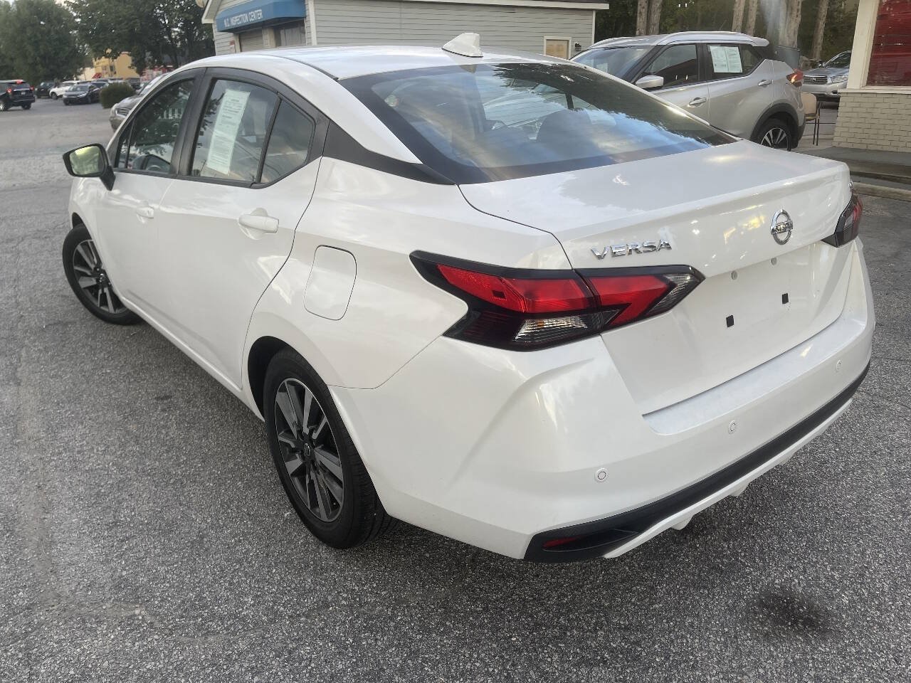Used 2021 Nissan Versa SV FWD image 5