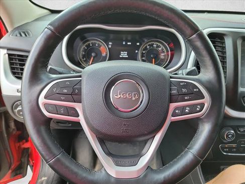 Used 2017 Jeep Cherokee Trailhawk AWD/4WD image 19