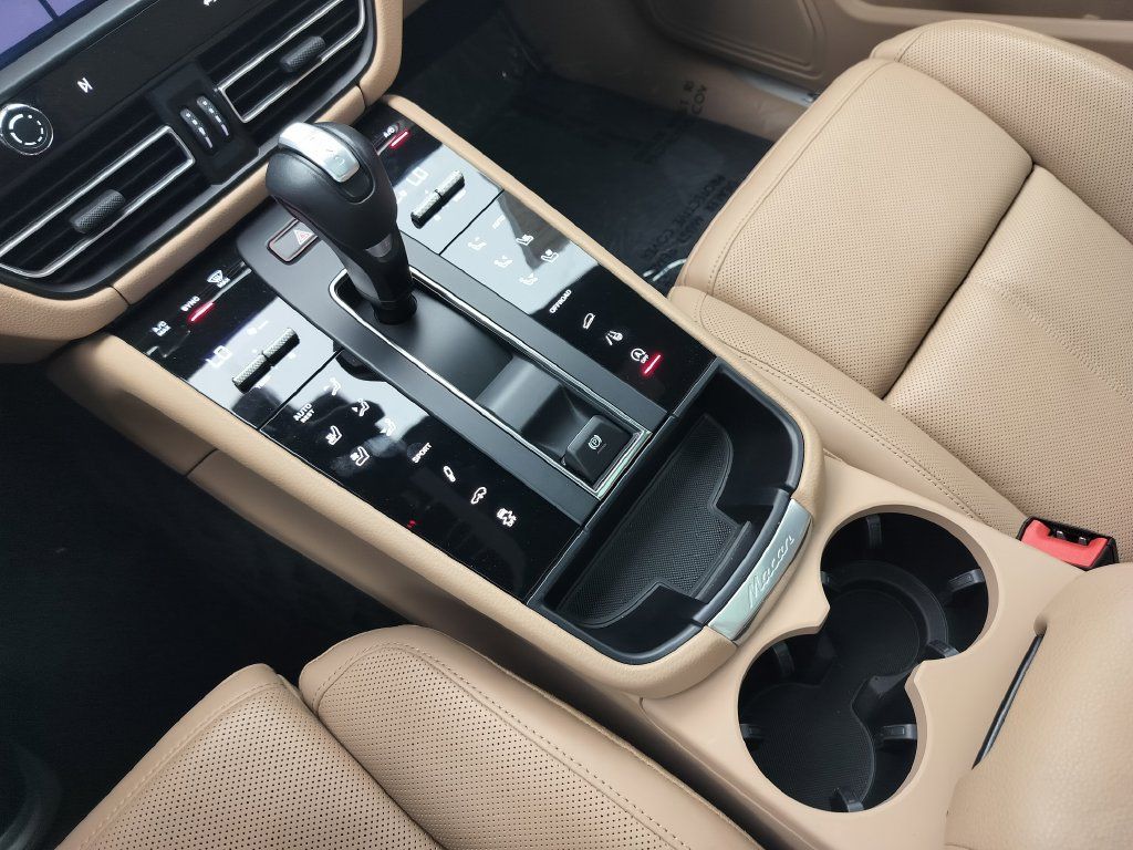 Certified 2024 Porsche Macan S w/ Premium Plus Package AWD/4WD image 16