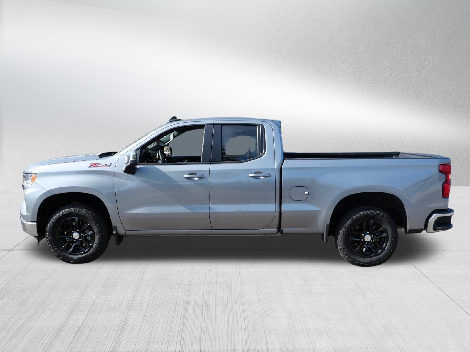 Used 2025 Chevrolet Silverado 1500 LT AWD/4WD image 4